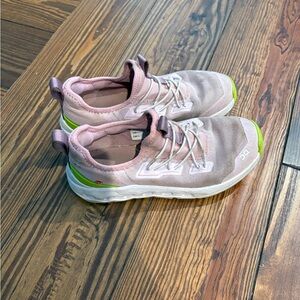 Youth girls size 1 tennis shoes